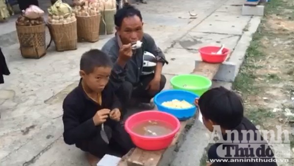 Mục kích lễ cúng ma khô, thả hồn người chết về với tổ tiên của người Mông ảnh 6 Mục kích lễ cúng ma khô, thả hồn người chết về với tổ tiên của người Mông ảnh 6