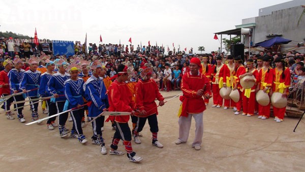 Quảng Ngãi: Ngư dân làm lễ ra quân đánh bắt hải sản đầu năm ảnh 1 Quảng Ngãi: Ngư dân làm lễ ra quân đánh bắt hải sản đầu năm ảnh 1