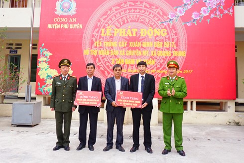 Hoạt động thiết thực đầu xuân của Công an huyện Phú Xuyên ảnh 2 Hoạt động thiết thực đầu xuân của Công an huyện Phú Xuyên ảnh 2