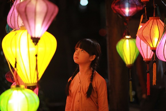 Sao nhí “Đoạt hồn” Thanh Mỹ hồn nhiên giữa đêm Hội An ảnh 6 Sao nhí “Đoạt hồn” Thanh Mỹ hồn nhiên giữa đêm Hội An ảnh 6
