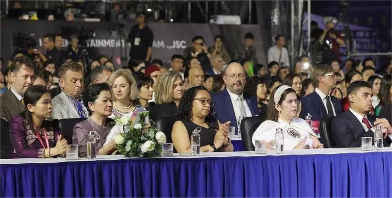 Các đại biểu tham dự lễ khai mạc. Ảnh: Kiều Trang.