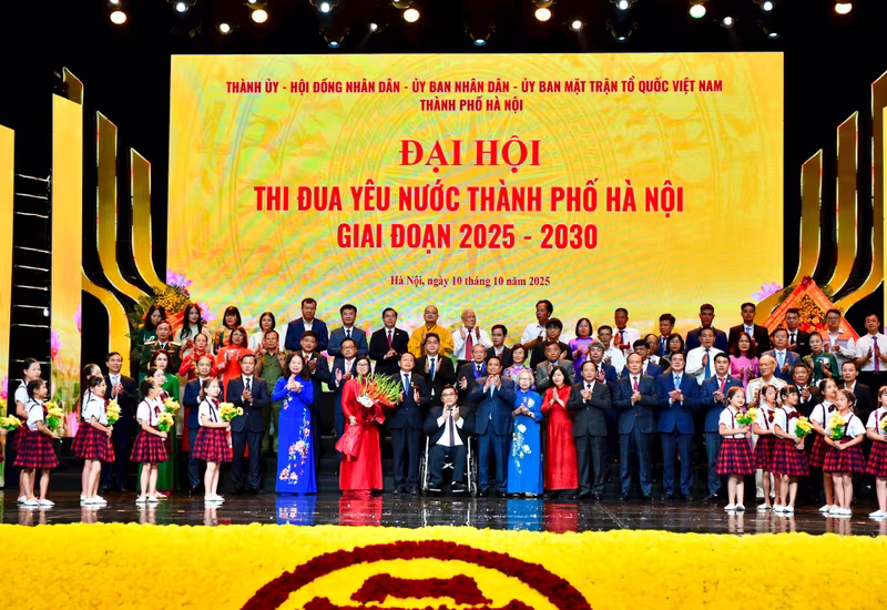 Thủ tướng Phạm Minh Chính cùng các đại biểu dự Đại hội thi đua yêu nước thành phố Hà Nội giai đoạn 2025-2030. Thủ tướng Phạm Minh Chính cùng các đại biểu dự Đại hội thi đua yêu nước thành phố Hà Nội giai đoạn 2025-2030.