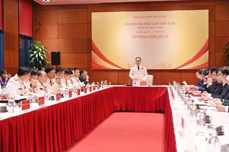 Trung tướng Nguyễn Thanh Tùng, Ủy viên Ban thường vụ Thành ủy, Giám đốc CATP Hà Nội, Tổ trưởng Tổ thảo luận số 11 chủ trì thảo luận tổ chiều 15-10 (Ảnh: Phú Khánh) Trung tướng Nguyễn Thanh Tùng, Ủy viên Ban thường vụ Thành ủy, Giám đốc CATP Hà Nội, Tổ trưởng Tổ thảo luận số 11 chủ trì thảo luận tổ chiều 15-10 (Ảnh: Phú Khánh)