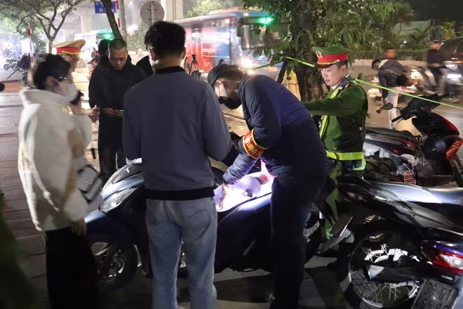 Tổ công tác 141 phát huy tinh thần trách nhiệm trong ngăn chặn "tội phạm đường phố" Tổ công tác 141 phát huy tinh thần trách nhiệm trong ngăn chặn "tội phạm đường phố"