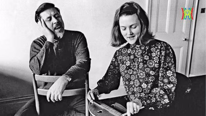 Bài hát &quot;The Ballad of Ho Chi Minh&quot; (Bài ca Hồ Chí Minh) được tác giả Ewan MacColl sáng tác vào năm 1954