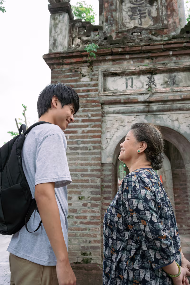 Trần Tú và NSND Thanh Hoa đảm nhận tuyến nhân vật chính trong phim