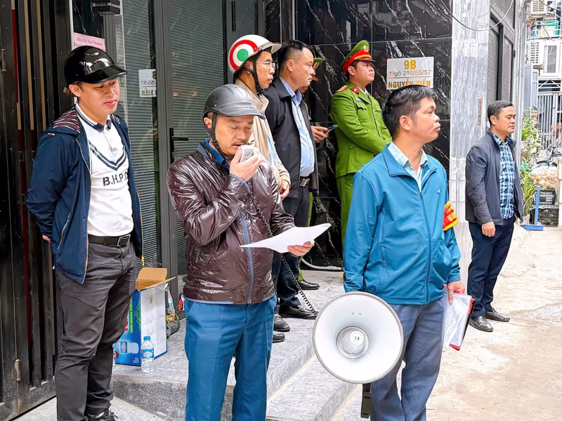 Tổ công tác phường Thanh Liệt tuyên truyền, xử lý vi phạm trong xây dựng trên địa bàn