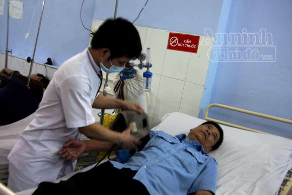 Hơn 100 công nhân nhập viện cấp cứu sau bữa cơm tại công ty ảnh 2 Hơn 100 công nhân nhập viện cấp cứu sau bữa cơm tại công ty ảnh 2