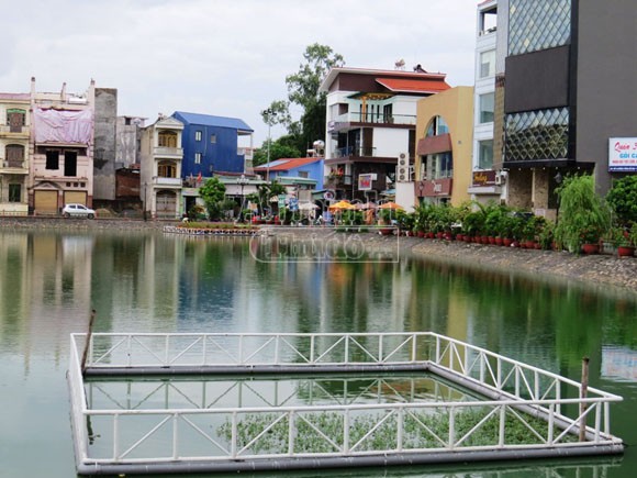 Đấu súng kinh hoàng lúc nửa đêm, một người đàn ông nhảy xuống hồ thoát thân ảnh 2 Đấu súng kinh hoàng lúc nửa đêm, một người đàn ông nhảy xuống hồ thoát thân ảnh 2