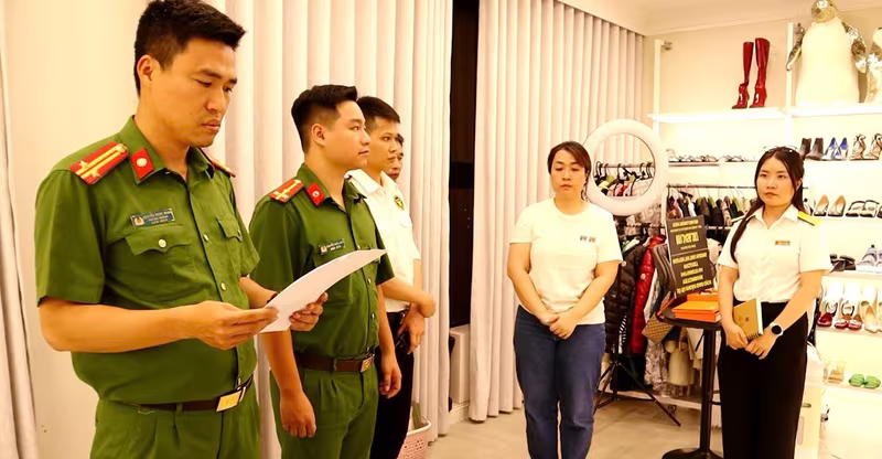 Công an TP Hà Nội tạm giữ hình sự Nguyễn Thị Thu Hường (Hycloset) - đối tượng bán hàng online trốn thuế