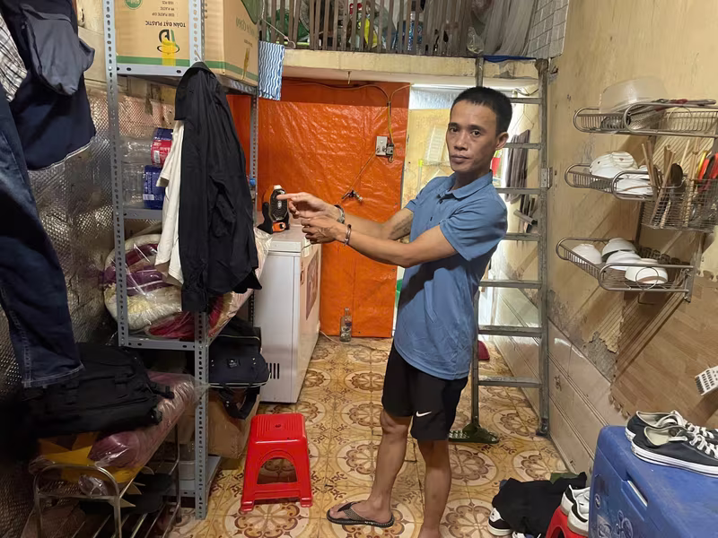 Đối tượng Nguyễn Minh Trung tại hiện trường vụ trộm... Đối tượng Nguyễn Minh Trung tại hiện trường vụ trộm...