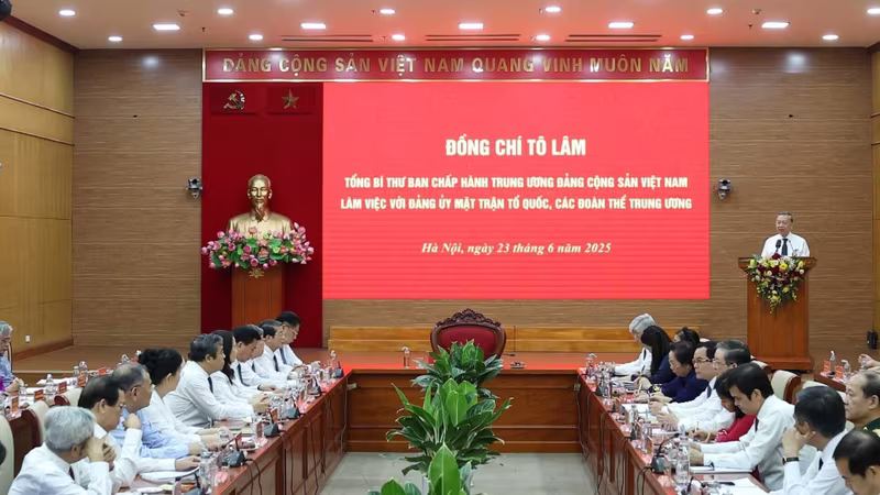 Tổng Bí thư Tô Lâm làm việc với Đảng ủy Mặt trận Tổ quốc, các đoàn thể Trung ương ngày 23/6/2025 (Ảnh: TTXVN) Tổng Bí thư Tô Lâm làm việc với Đảng ủy Mặt trận Tổ quốc, các đoàn thể Trung ương ngày 23/6/2025 (Ảnh: TTXVN)