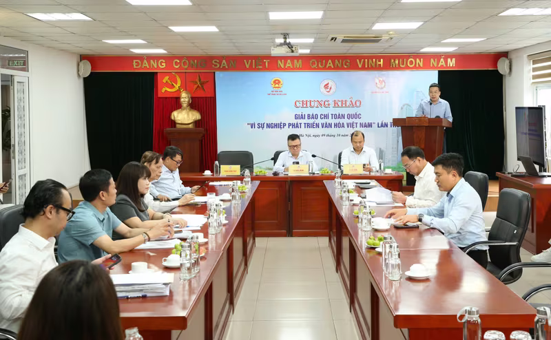 Buổi họp báo thông tin về vòng Chung khảo Giải Báo chí toàn quốc “Vì sự nghiệp phát triển Văn hóa Việt Nam” lần thứ Ba - năm 2025 chiều 9-10 (Ảnh: Trần Huấn) Buổi họp báo thông tin về vòng Chung khảo Giải Báo chí toàn quốc “Vì sự nghiệp phát triển Văn hóa Việt Nam” lần thứ Ba - năm 2025 chiều 9-10 (Ảnh: Trần Huấn)