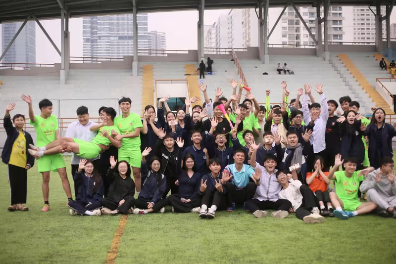 THPT Tự Lập mừng tấm vé vào vòng 1/8