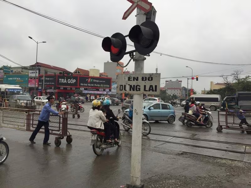 Hiện vẫn còn gần 200 đường ngang dân sinh giao cắt đường sắt chưa có cảnh báo