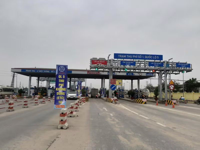 Nhà chức trách về đường bộ đề nghị các doanh nghiệp BOT miễn phí đường bộ cho các phương tiện chở hàng cứu trợ vùng lũ