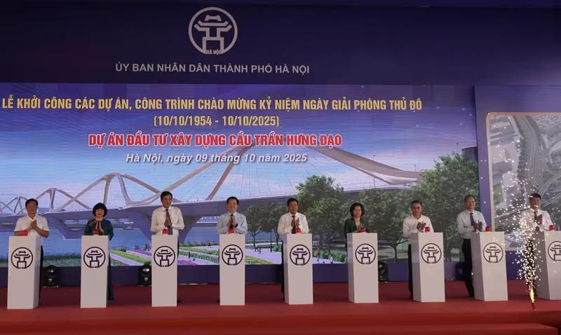 Phó Thủ tướng Chính phủ Mai Văn Chính cùng lãnh đạo UBND TP, HĐND TP và các Sở, ngành nhấn nút khởi công dự án cầu Trần Hưng Đạo Phó Thủ tướng Chính phủ Mai Văn Chính cùng lãnh đạo UBND TP, HĐND TP và các Sở, ngành nhấn nút khởi công dự án cầu Trần Hưng Đạo