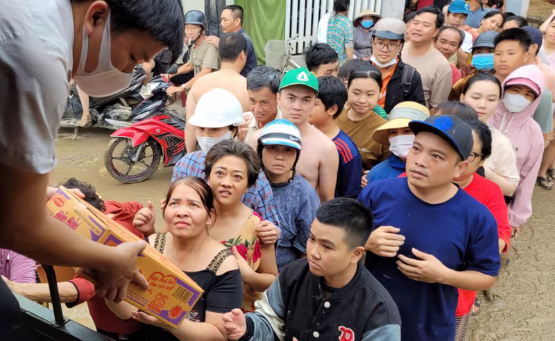 Sản phẩm đến với bà con vùng lũ Khánh Hòa