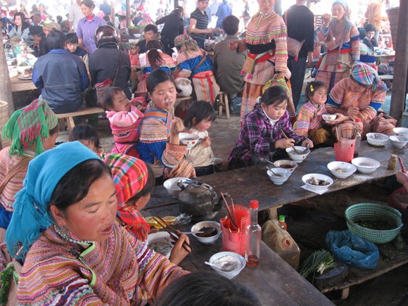 Thơm nồng thắng cố, rượu ngô Bản Phố ảnh 2 Thơm nồng thắng cố, rượu ngô Bản Phố ảnh 2