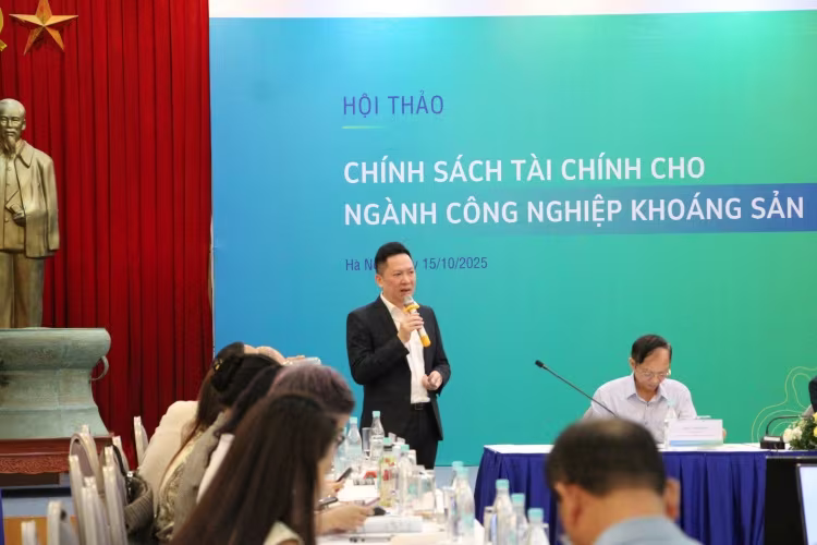 Ông Phan Chiến Thắng – Phó Tổng Giám đốc Công ty TNHH Khai thác chế biến khoáng sản Núi Pháo chia sẻ tại hội thảo Ông Phan Chiến Thắng – Phó Tổng Giám đốc Công ty TNHH Khai thác chế biến khoáng sản Núi Pháo chia sẻ tại hội thảo