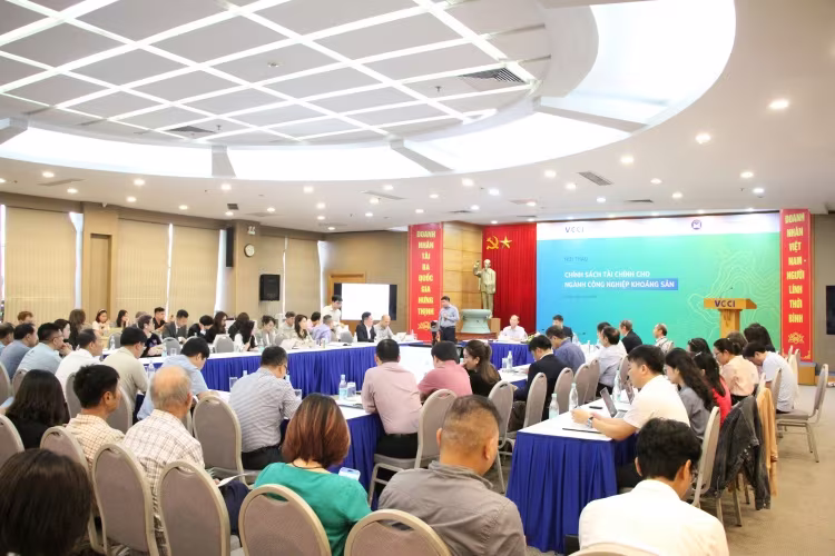 Nhiều ý kiến cho rằng tình trạng thuế, phí chồng chéo đang khiến các doanh nghiệp trong ngành khai khoáng đối mặt với nhiều khó khăn trong đầu tư và phát triển bền vững Nhiều ý kiến cho rằng tình trạng thuế, phí chồng chéo đang khiến các doanh nghiệp trong ngành khai khoáng đối mặt với nhiều khó khăn trong đầu tư và phát triển bền vững