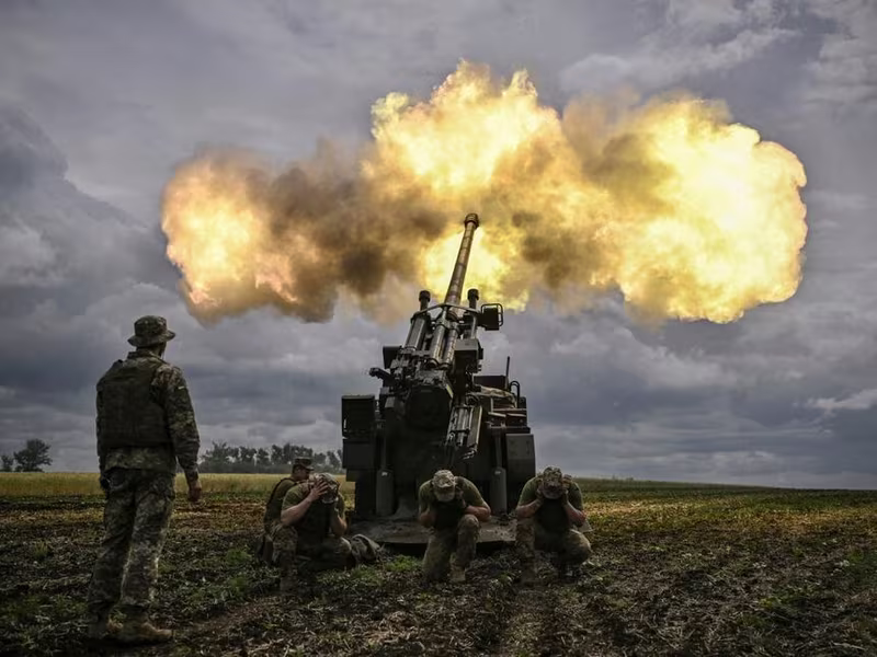 Binh sĩ Ukraine khai hỏa ở khu vực Donbas Binh sĩ Ukraine khai hỏa ở khu vực Donbas